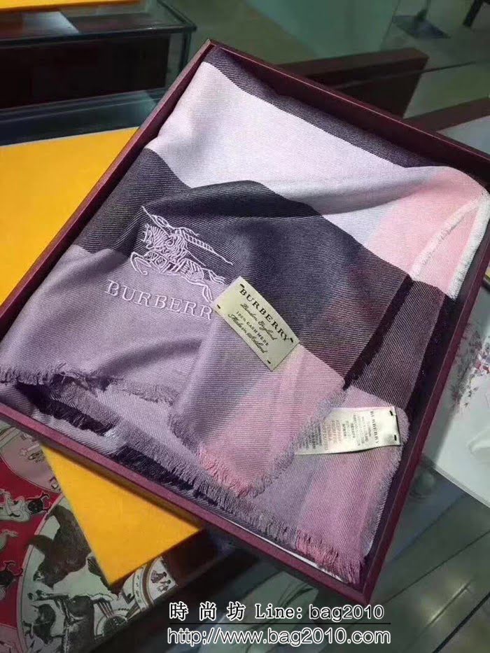 BURBERRY巴寶莉專櫃款 經典大格鑽石紋山羊絨圍巾 LLWJ6500